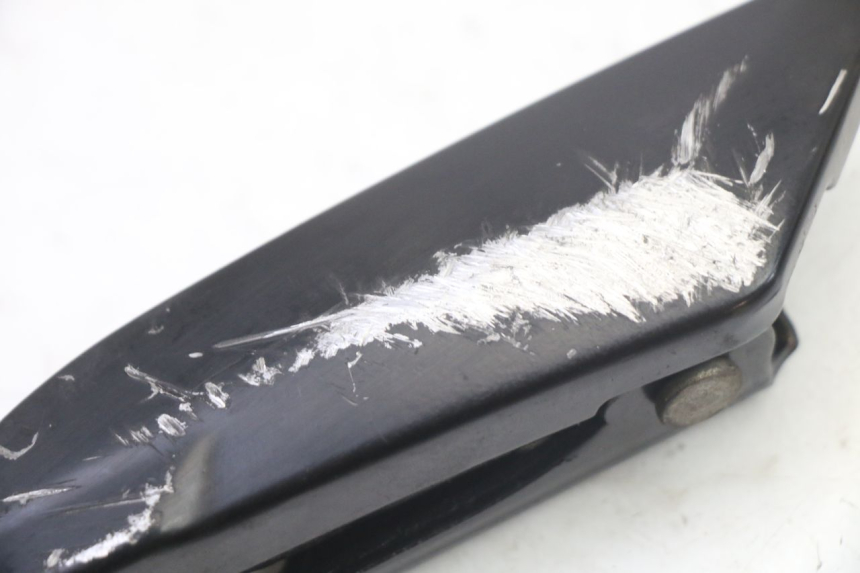 photo de CALE PIED ARRIERE DROIT PIAGGIO NEW TYPHOON 50 (2018 - 2021) - Gros plan technique