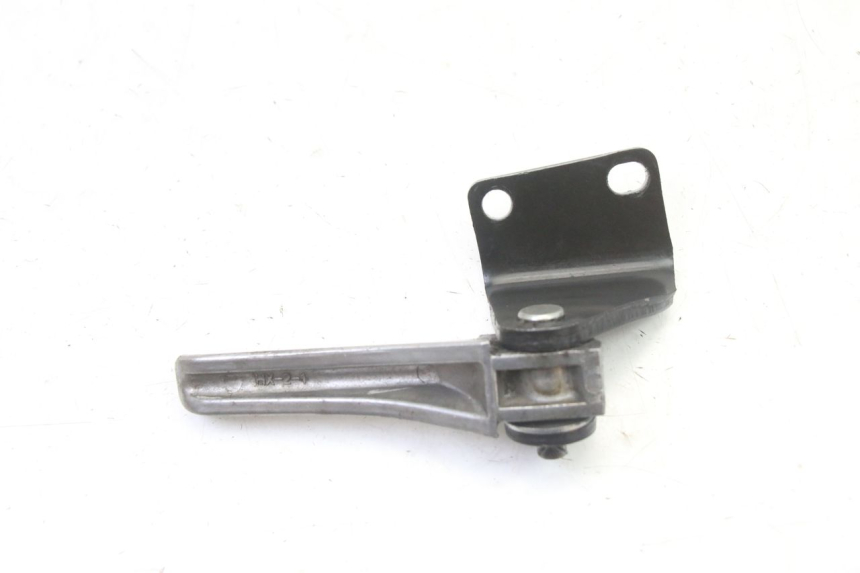 photo de CALE PIED ARRIERE DROIT PIAGGIO NRG POWER PUREJET 50 (2018 - 2021) - Gros plan technique