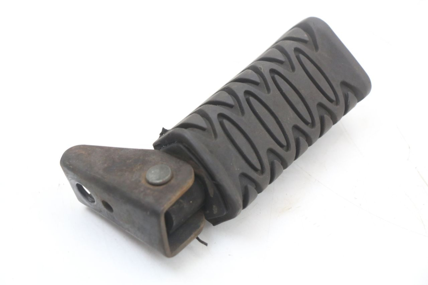 photo de CALE PIED ARRIERE DROIT ASTOR ORCAL 125 (2015 - 2017) - Gros plan technique