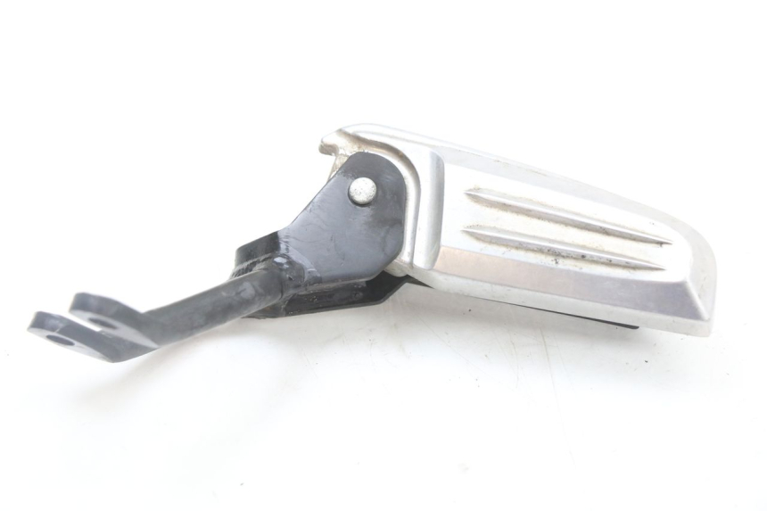 photo de CALE PIED ARRIERE DROIT HONDA PCX (JF47) 125 (2012 - 2013) - Gros plan technique