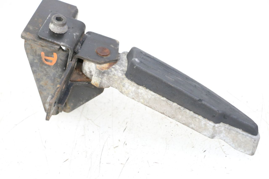 photo de CALE PIED ARRIERE DROIT PEUGEOT SATELIS 125 (2013 - 2018) - Détail de la pièce