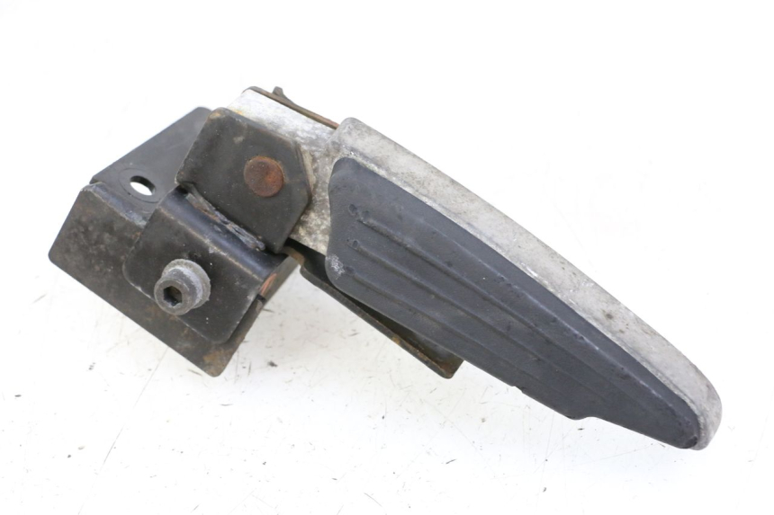 photo de CALE PIED ARRIERE DROIT PEUGEOT SATELIS 125 (2013 - 2018) - Zoom état d’usage