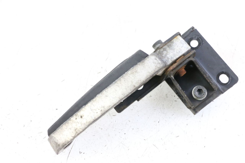 photo de CALE PIED ARRIERE DROIT PEUGEOT SATELIS 125 (2013 - 2018) - Autre angle de vue