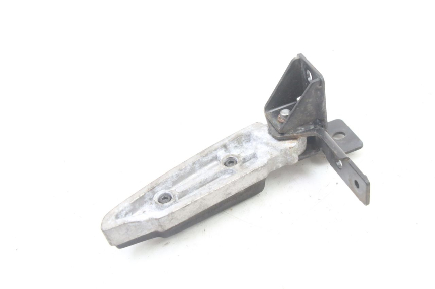 photo de CALE PIED ARRIERE DROIT PEUGEOT SATELIS 125 (2013 - 2018) - Gros plan technique