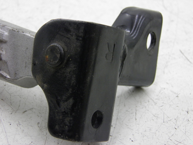 photo de CALE PIED ARRIERE DROIT PEUGEOT TWEET 125 (2010 - 2017) - Détail de la pièce