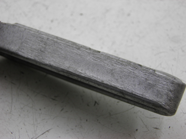 photo de CALE PIED ARRIERE DROIT PEUGEOT TWEET 125 (2010 - 2017) - Zoom état d’usage