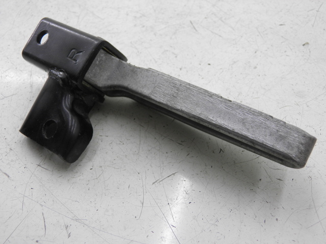 photo de CALE PIED ARRIERE DROIT PEUGEOT TWEET 125 (2010 - 2017) - Gros plan technique