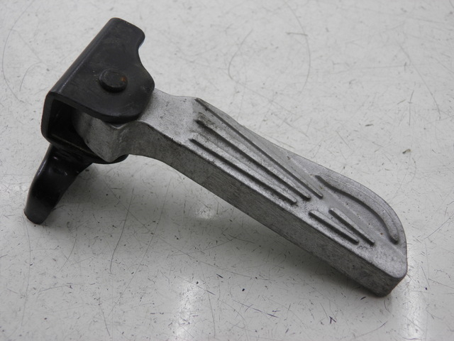 photo de CALE PIED ARRIERE DROIT PEUGEOT TWEET 125 (2010 - 2017) - Points de fixation