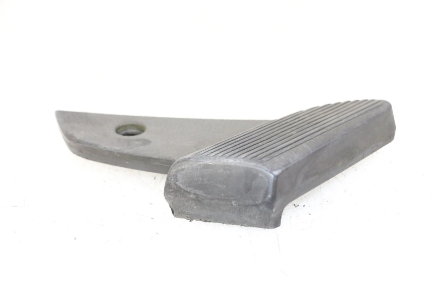 photo de CALE PIED ARRIERE DROIT PIAGGIO VESPA LX 150 (2005 - 2013) - Détail de la pièce