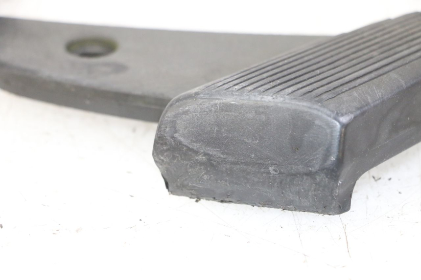 photo de CALE PIED ARRIERE DROIT PIAGGIO VESPA LX 150 (2005 - 2013) - Zoom état d’usage