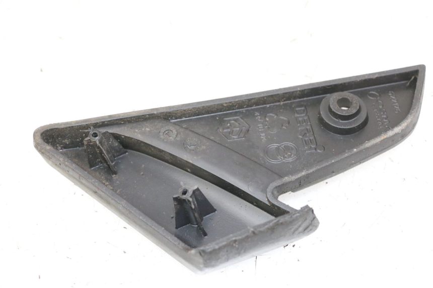 photo de CALE PIED ARRIERE DROIT PIAGGIO VESPA LX 150 (2005 - 2013) - Autre angle de vue