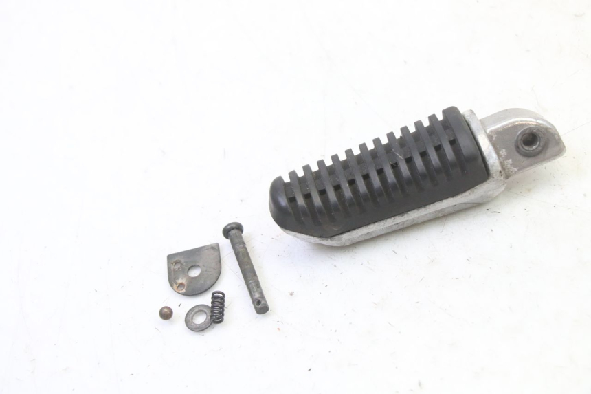 photo de CALE PIED ARRIERE DROIT MAG POWER R-STREET 50 (2016 - 2025) - Zoom état d’usage