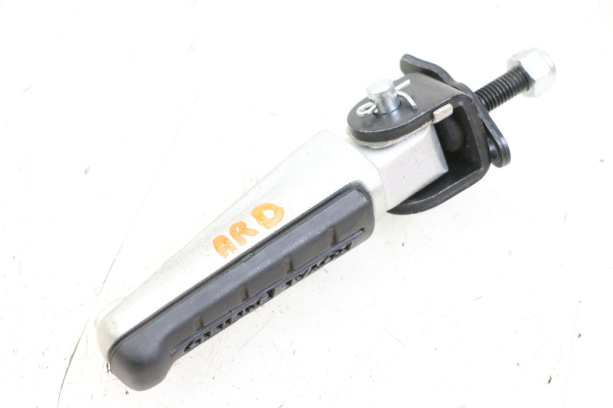 photo de CALE PIED ARRIERE DROIT ROYAL ENFIELD CONTINENTAL GT 650 (2019 - 2024) - Gros plan technique