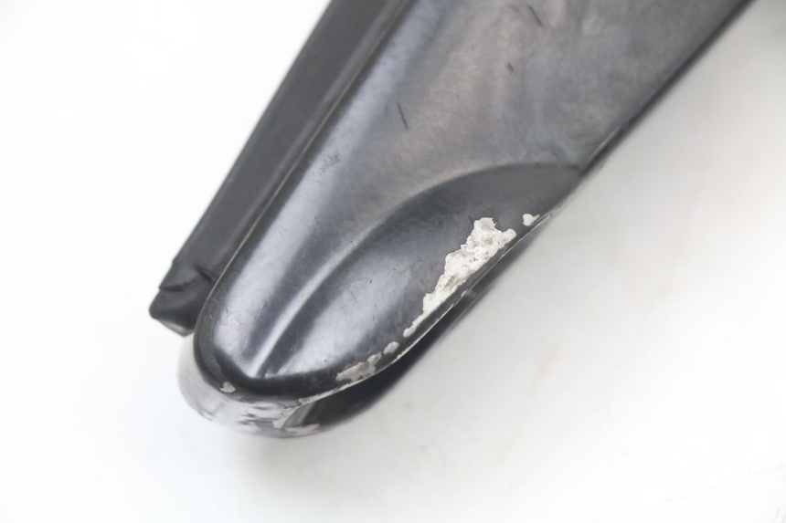 photo de CALE PIED ARRIERE DROIT GILERA RUNNER SP 50 (2009 - 2017) - Gros plan technique