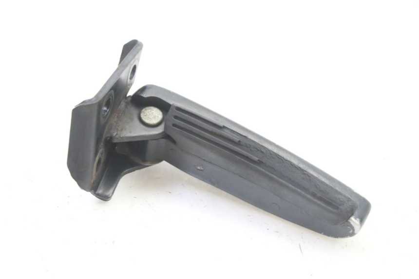 photo de CALE PIED ARRIERE DROIT GILERA RUNNER SP 50 (2006 - 2008) - Gros plan technique