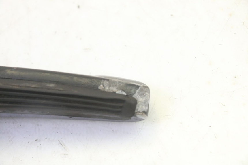 photo de CALE PIED ARRIERE DROIT GILERA RUNNER SP 50 (2009 - 2017) - Gros plan technique