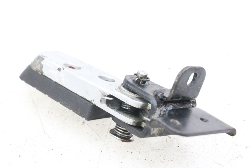 photo de CALE PIED ARRIERE DROIT DAELIM S3 125 (2010 - 2017) - Zoom état d’usage