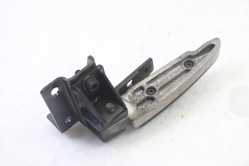 photo de CALE PIED ARRIERE DROIT PEUGEOT SATELIS 125 (2013 - 2018) - Points de fixation