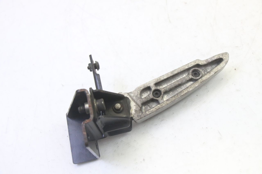 photo de CALE PIED ARRIERE DROIT PEUGEOT SATELIS 125 (2010 - 2012) - Points de fixation