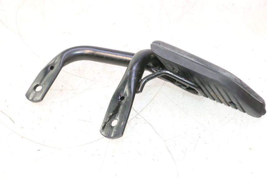 photo de CALE PIED ARRIERE DROIT HONDA SH 125 (2001 - 2003) - Autre angle de vue