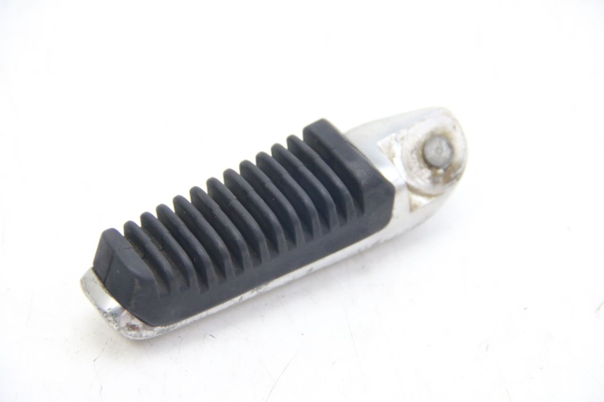 photo de CALE PIED ARRIERE DROIT SUZUKI SIXTEEN 125 (2008 - 2010) - Vue principale