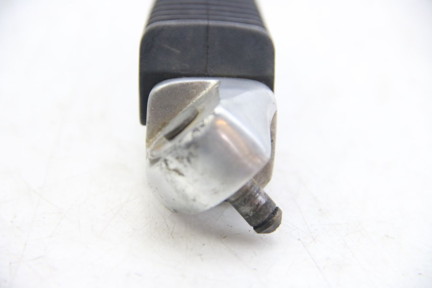 photo de CALE PIED ARRIERE DROIT SUZUKI SIXTEEN 125 (2008 - 2010) - Zoom état d’usage