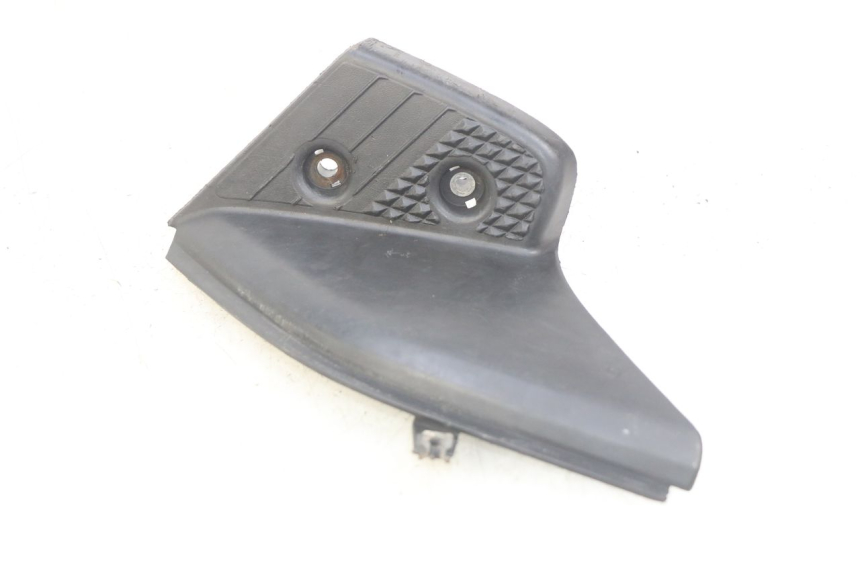 photo de CALE PIED ARRIERE DROIT YAMAHA SLIDER NAKED 50 (2004 - 2018) - Autre angle de vue