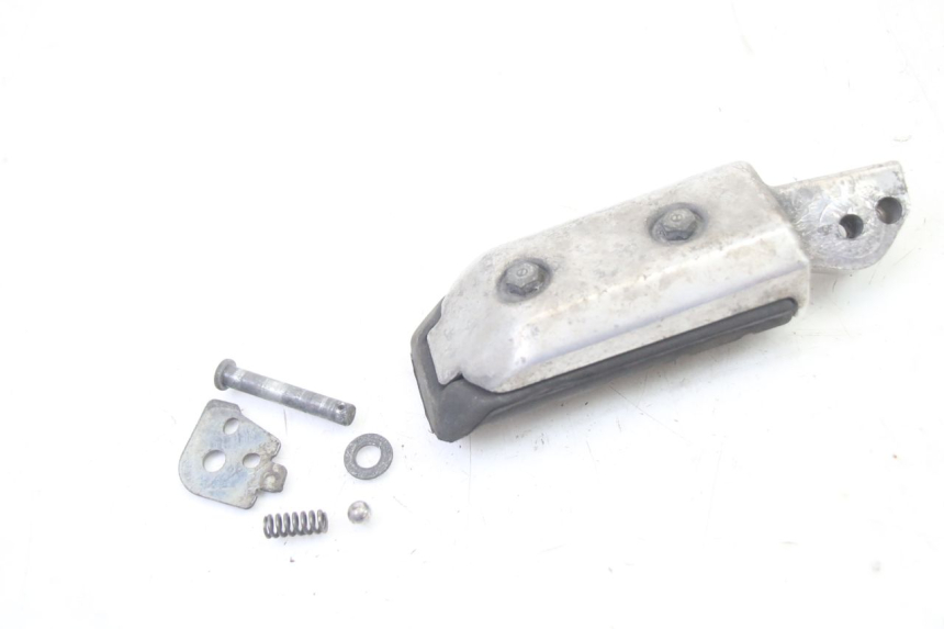 photo de CALE PIED ARRIERE DROIT HONDA ST PAN EUROPEAN 1300 (2002 - 2013) - Zoom état d’usage