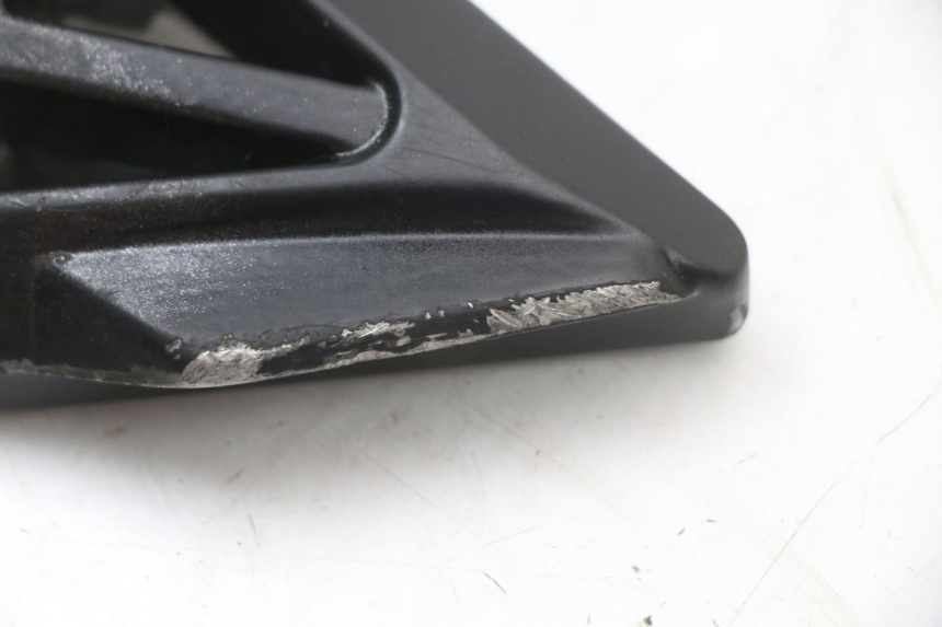 photo de CALE PIED ARRIERE DROIT PEUGEOT STREETZONE I 2T 50 (2018 - 2020) - Gros plan technique