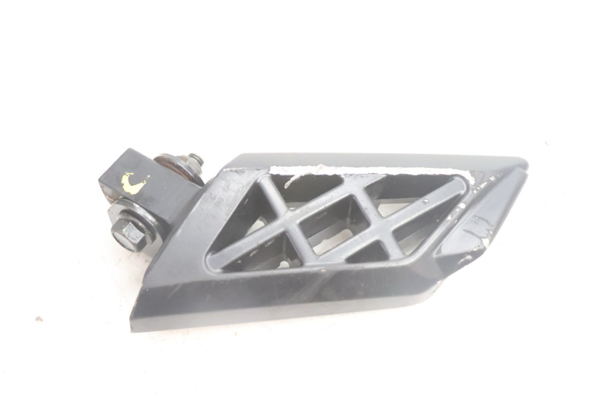 photo de CALE PIED ARRIERE DROIT PEUGEOT STREETZONE NAKED 2T 50 (2014 - 2018) - Autre angle de vue