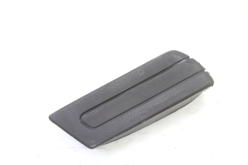 photo de CALE PIED ARRIERE DROIT PIAGGIO SUPER LX 125 (2000 - 2003) - Vue principale