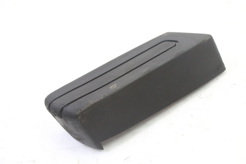 photo de CALE PIED ARRIERE DROIT PIAGGIO SUPER LX 125 (2000 - 2003) - Zoom état d’usage