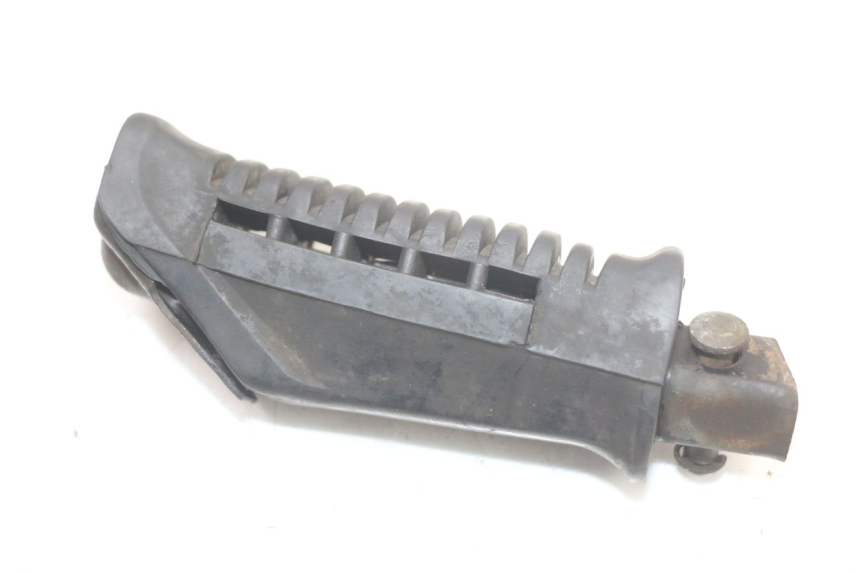 photo de CALE PIED ARRIERE DROIT SUZUKI GS F 500 (2004 - 2007) - Vue principale