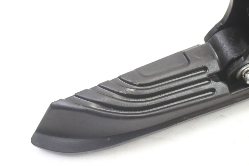 photo de CALE PIED ARRIERE DROIT APRILIA SXR 50 (2021 - 2023) - Zoom état d’usage