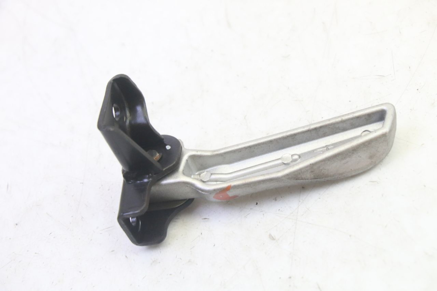 photo de CALE PIED ARRIERE DROIT PEUGEOT TWEET PRO EFI 4T 50 (2021 - 2022) - Gros plan technique