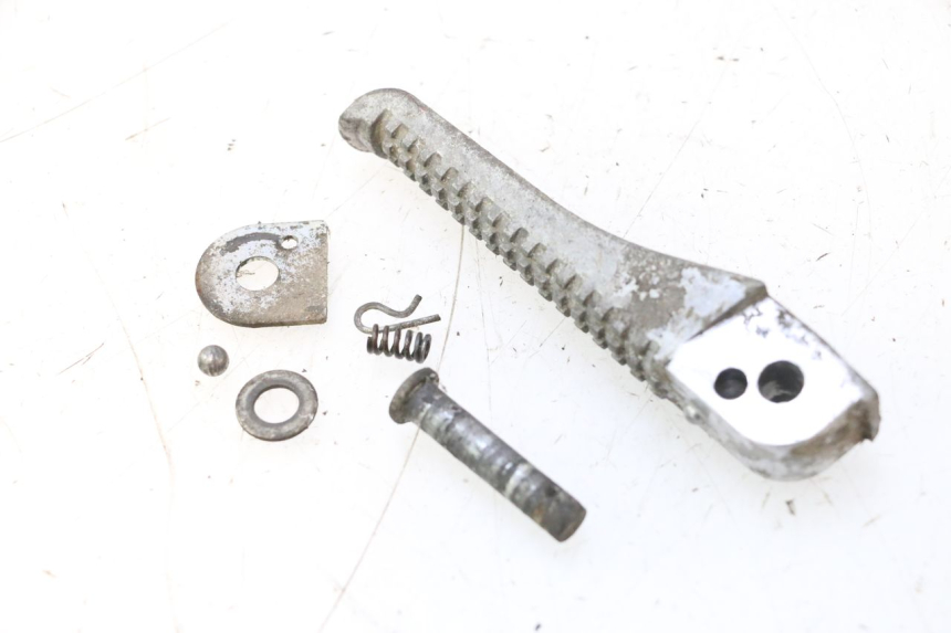 photo de CALE PIED ARRIERE DROIT PIAGGIO TYPHOON 50 (2000 - 2009) - Autre angle de vue