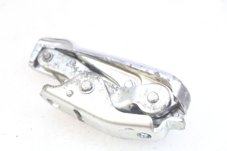 photo de CALE PIED ARRIERE DROIT PIAGGIO VESPA GRANTURISMO 125 (2003 - 2007) - Détail de la pièce