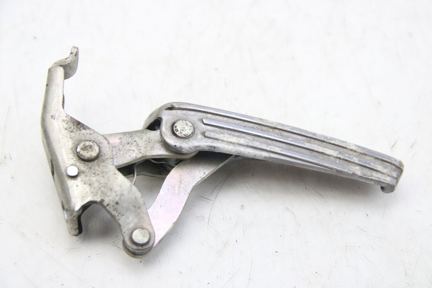 photo de CALE PIED ARRIERE DROIT PIAGGIO VESPA GTS SUPER IE 125 (2009 - 2016) - Vue principale