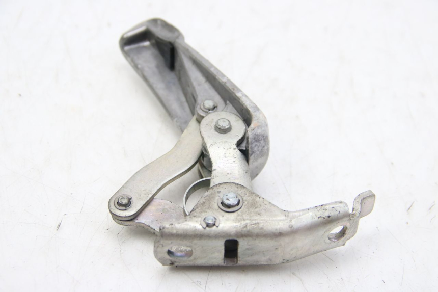 photo de CALE PIED ARRIERE DROIT PIAGGIO VESPA GTS SUPER IE 125 (2009 - 2016) - Détail de la pièce