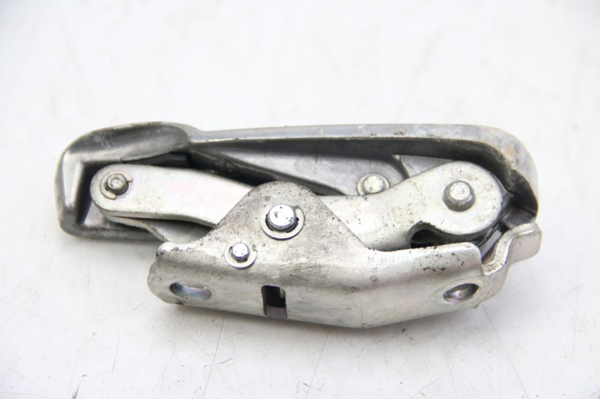 photo de CALE PIED ARRIERE DROIT PIAGGIO VESPA GTS SUPER IE 125 (2009 - 2016) - Vue d’ensemble