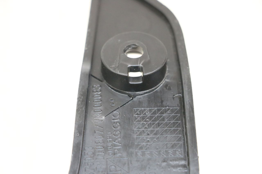 photo de CALE PIED ARRIERE DROIT PIAGGIO VESPA PRIMAVERA 4T 50 (2021 - 2024) - Zoom état d’usage