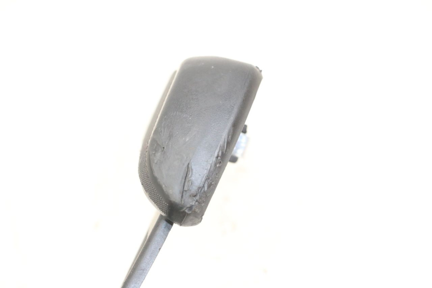 photo de CALE PIED ARRIERE DROIT PIAGGIO VESPA PRIMAVERA 4T 50 (2021 - 2024) - Autre angle de vue