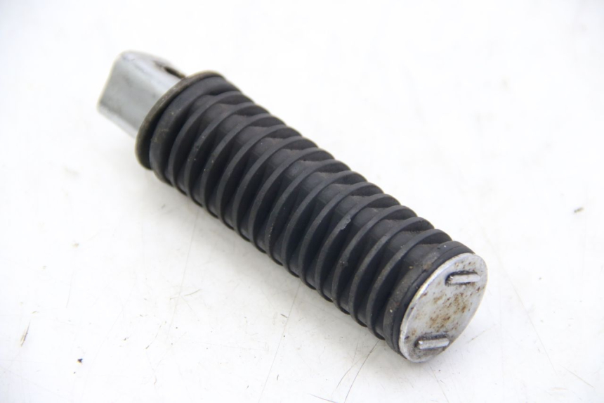 photo de CALE PIED ARRIERE DROIT HONDA VT C SHADOW 125 (1999 - 2007) - Vue principale