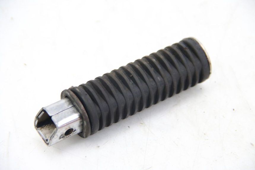 photo de CALE PIED ARRIERE DROIT HONDA VT C SHADOW 125 (1999 - 2007) - Zoom état d’usage