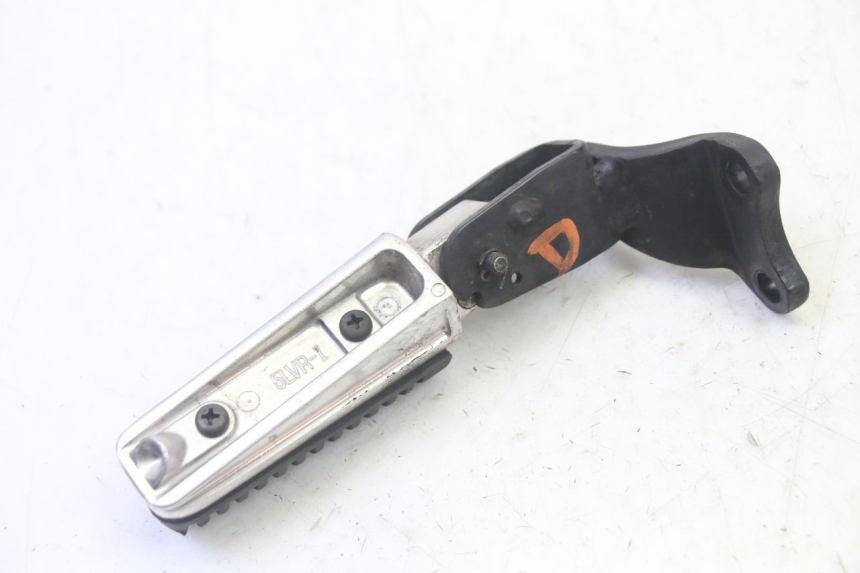 photo de CALE PIED ARRIERE DROIT YAMAHA X-MAX XMAX 250 (2006 - 2009) - Autre angle de vue