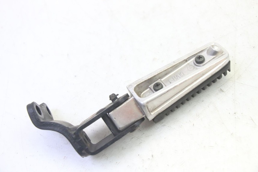 photo de CALE PIED ARRIERE DROIT YAMAHA X-MAX XMAX 250 (2006 - 2009) - Gros plan technique