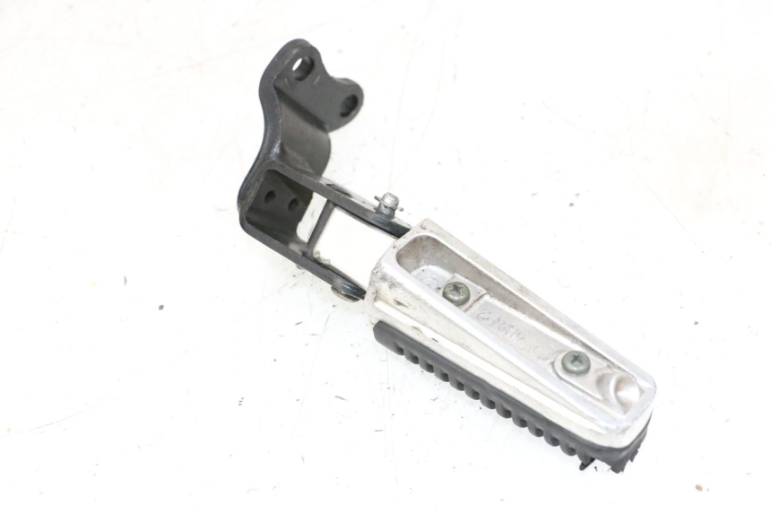 photo de CALE PIED ARRIERE DROIT YAMAHA XMAX X-MAX 125 (2006 - 2009) - Autre angle de vue