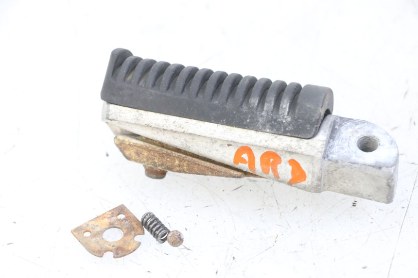 photo de CALE PIED ARRIERE DROIT YAMAHA XJ6 ABS 600 (2008 - 2016) - Vue principale