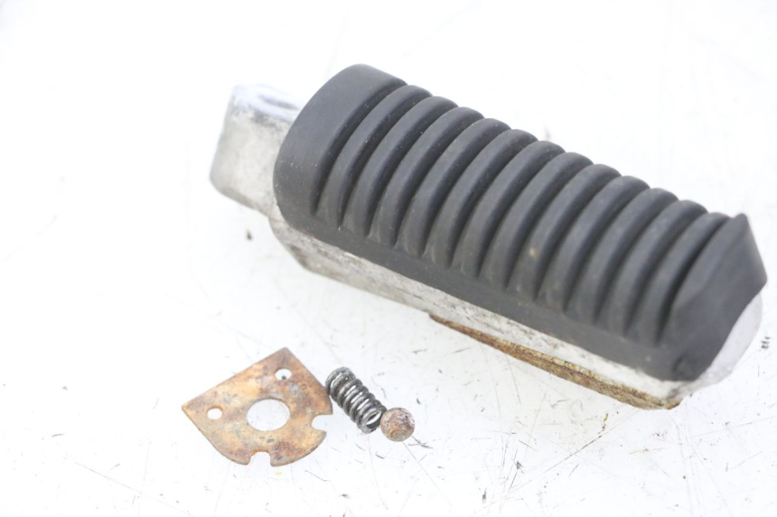 photo de CALE PIED ARRIERE DROIT YAMAHA XJ6 ABS 600 (2008 - 2016) - Gros plan technique