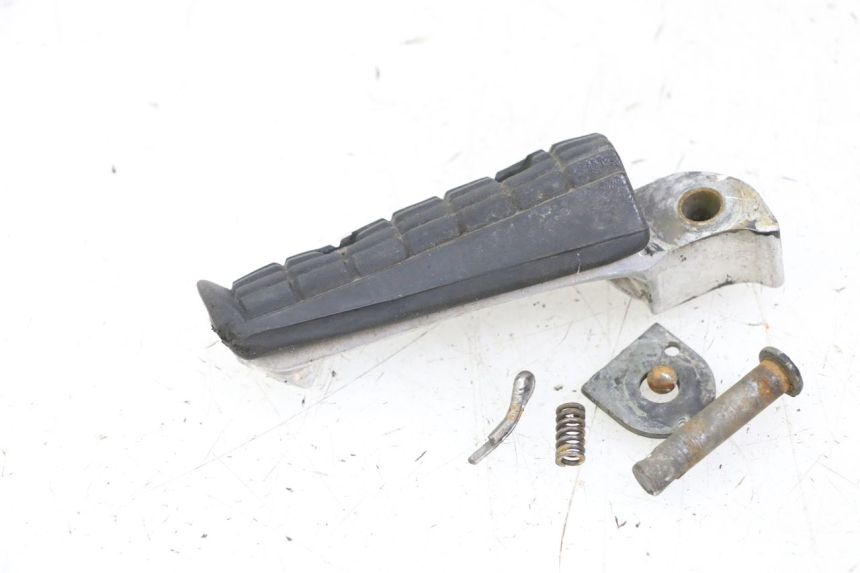 photo de CALE PIED ARRIERE DROIT YAMAHA XJN DIVERSION 600 (2000 - 2003) - Zoom état d’usage